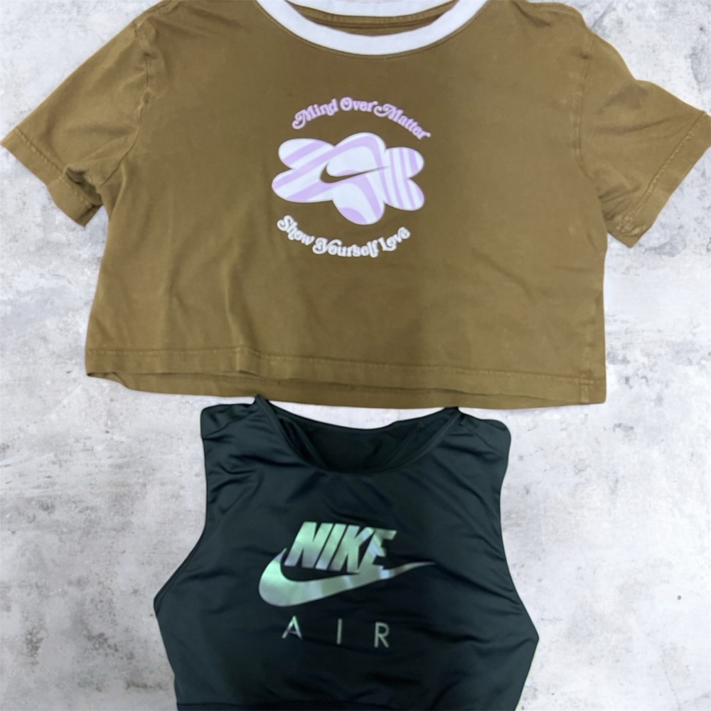 Great deal Bundle Nike Cropped  Top XS & 2 layered Sport bra XS